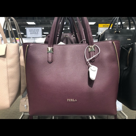Brand name Handbags - Picture 15 of 16